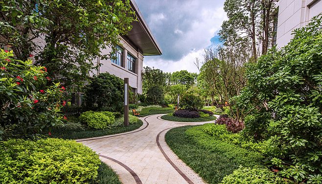 广州泰康之家·粤园 典雅 自然 生态 园路 堆坡 植物组团 景观设计(SED新西林景观国际,受邀加入ASLA协会,拥有风景园林工程设计专项甲级,业务范围:住宅及社区设计、酒店及度假设计、养老地产及产业园区设计、商业地产设计、城市及空间设计、城市规划设计) (8)